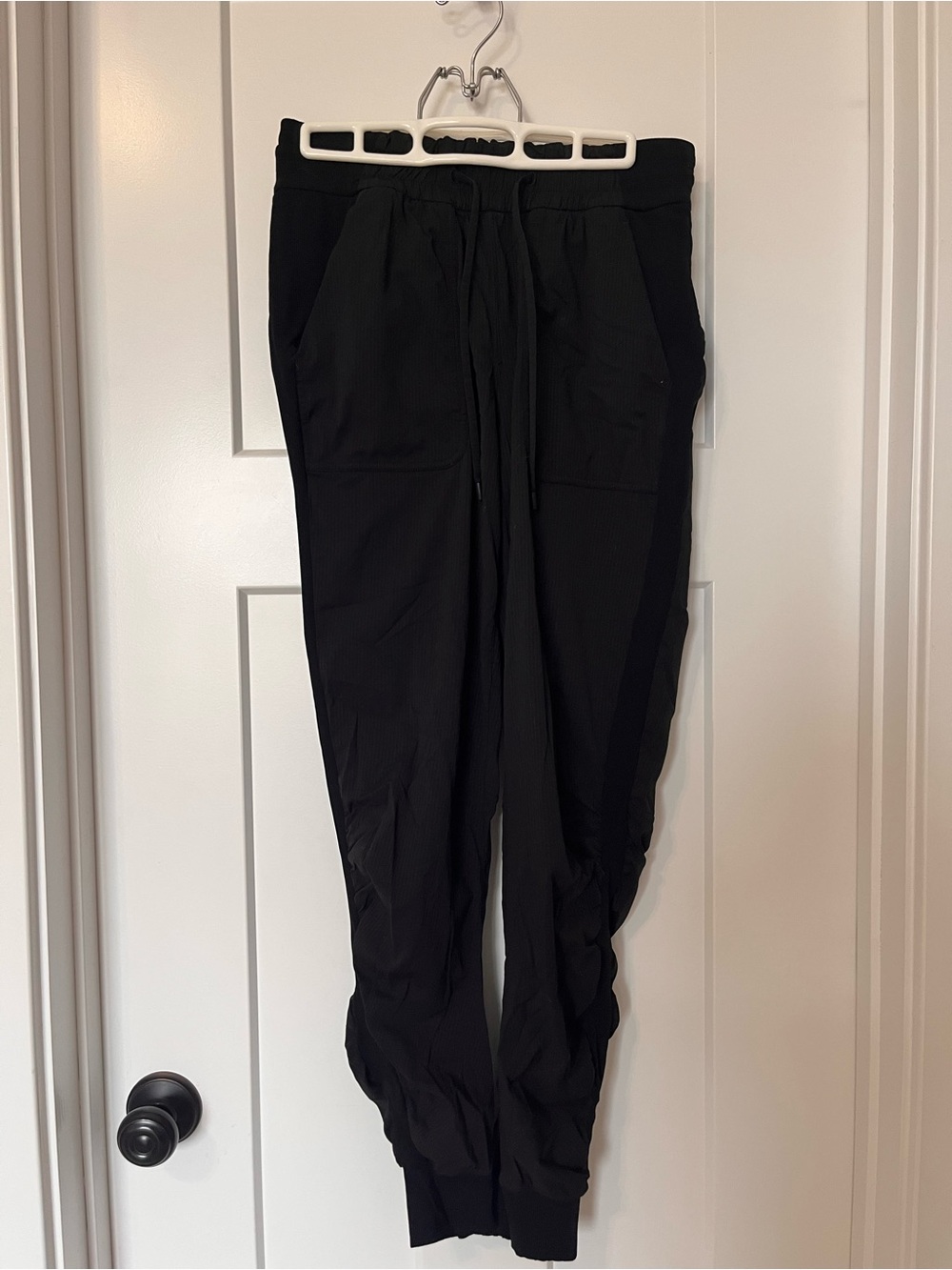 Women’s black Lululemon Jogger Pants - Comfortable Everyday Wear